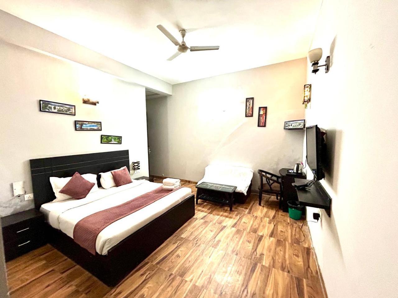 Anandan Citrine Hotel Vrindāvan Exterior foto