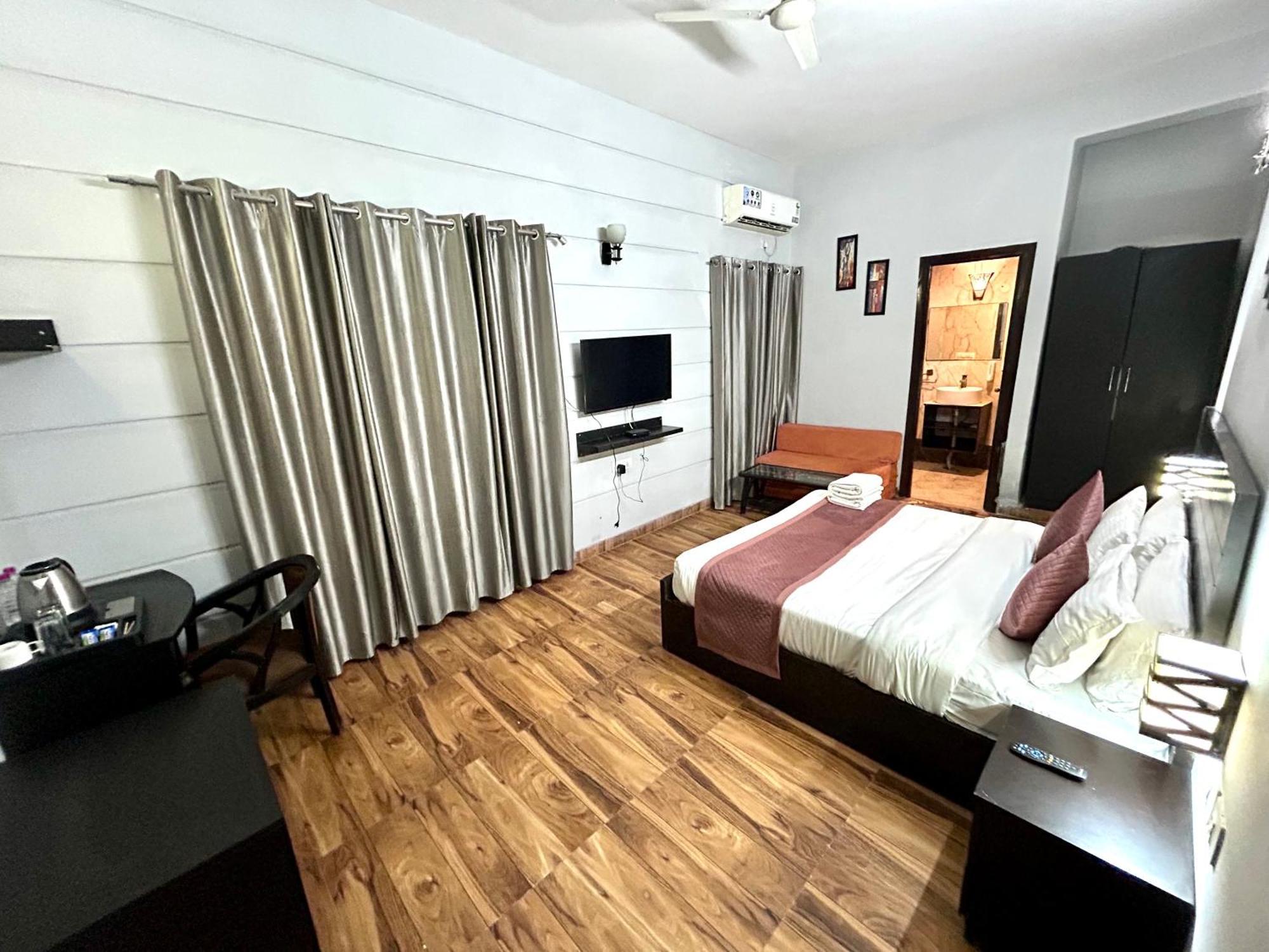 Anandan Citrine Hotel Vrindāvan Exterior foto