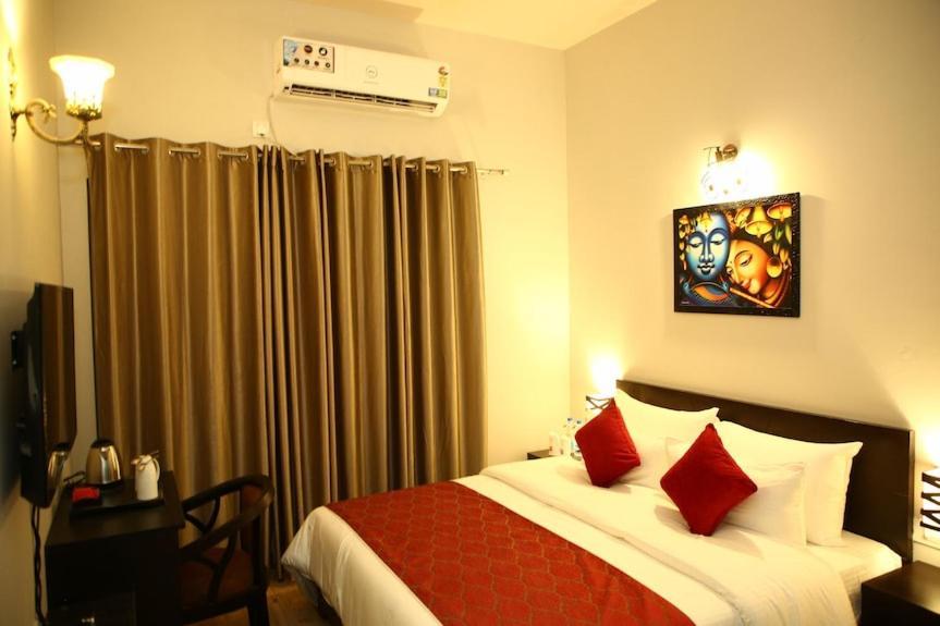 Anandan Citrine Hotel Vrindāvan Exterior foto